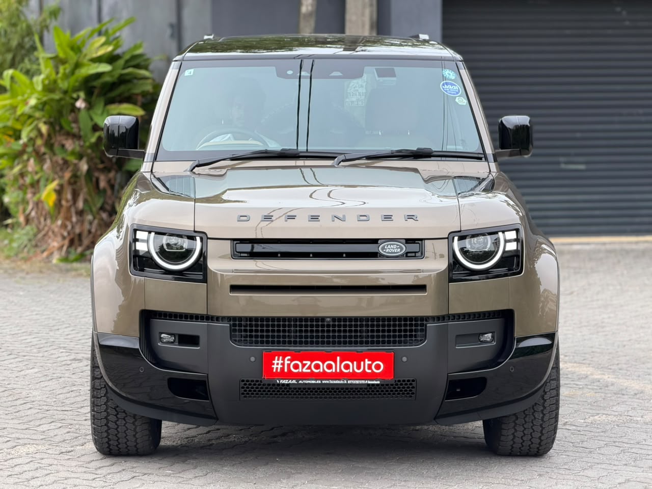 Land Rover Defender 110 X-Dynamic SE P300 AWD