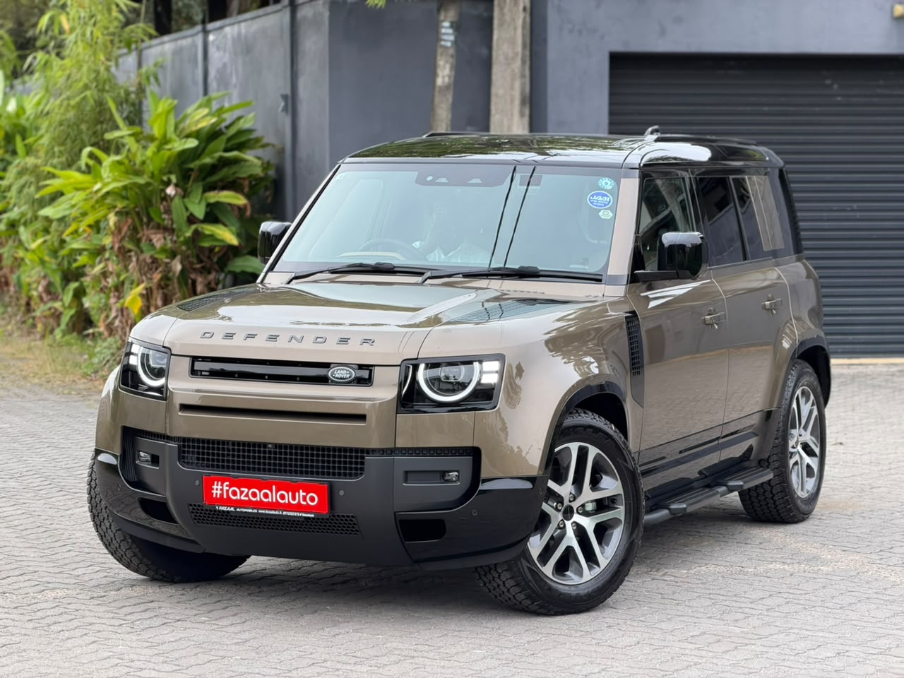 Land Rover Defender 110 X-Dynamic SE P300 AWD