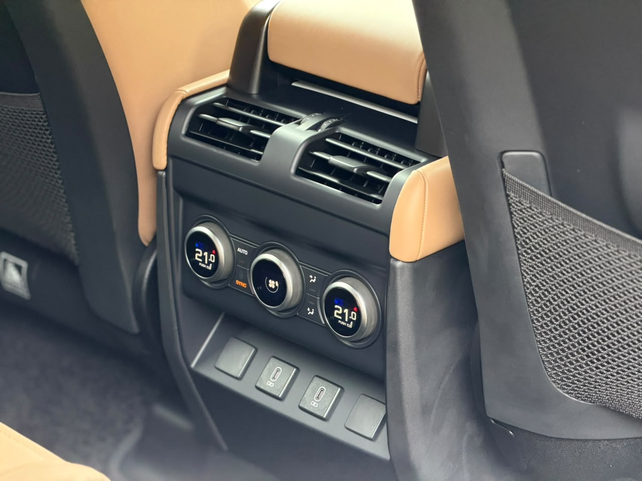 Land Rover Defender 110 X-Dynamic SE P300 AWD