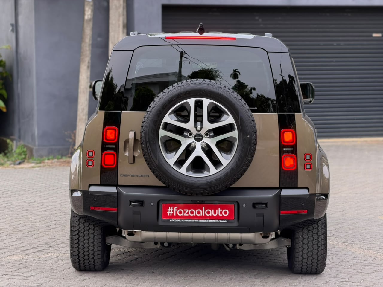 Land Rover Defender 110 X-Dynamic SE P300 AWD